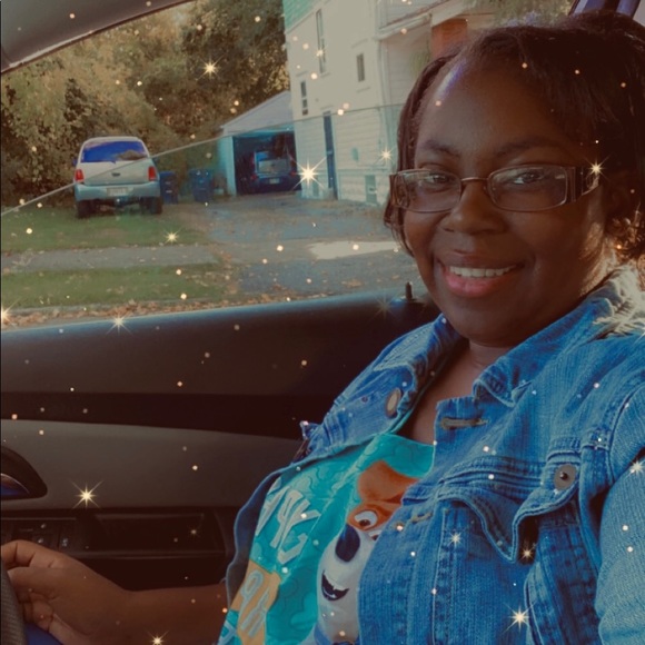 Meet your Posher, Denise - Picture 2 of 3